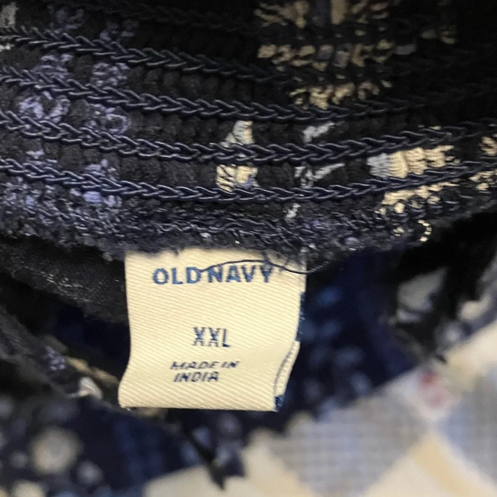 Old Navy Blue Floral Tank Top - Picture 3 of 6